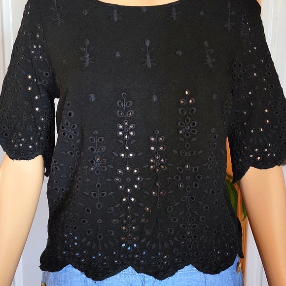 Japna Embroidery Crew Top - Picture 3 of 6